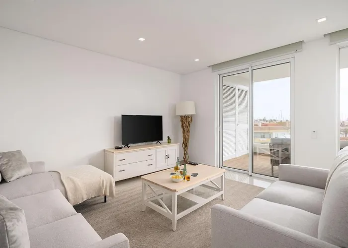 Marina View 3 With Pool By Homing * Lagos