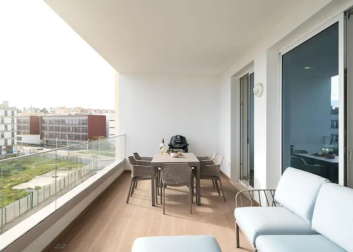 Marina View 3 With Pool By Homing Daire