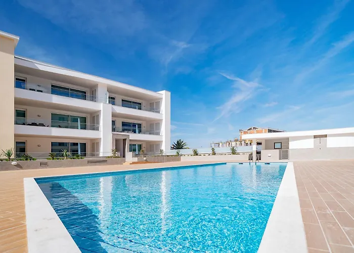 Marina View 3 With Pool By Homing Daire *