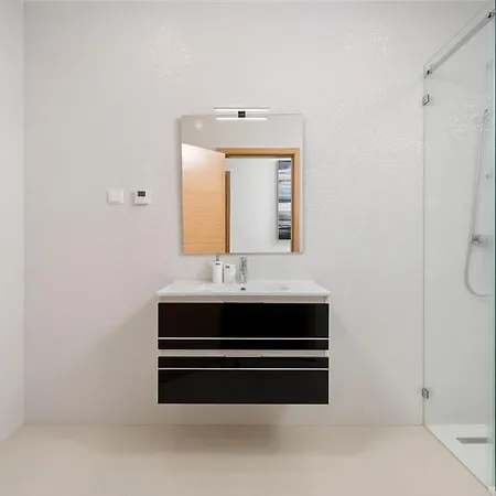 Apartment Marina View 3 With Pool By Homing Lagos